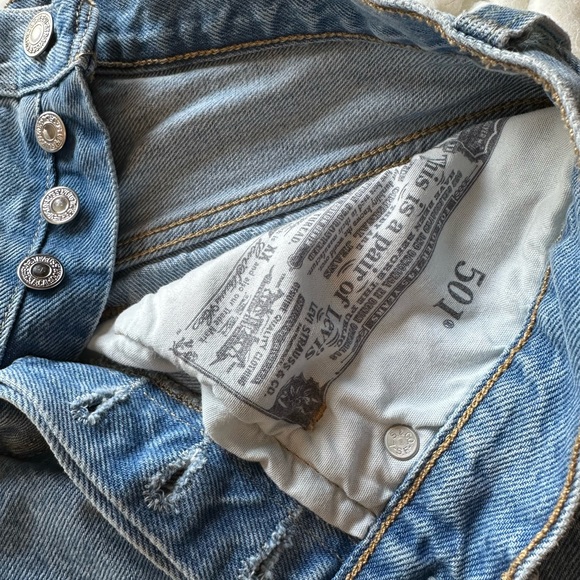 Levi’s Ribcage Shorts - Picture 4 of 4